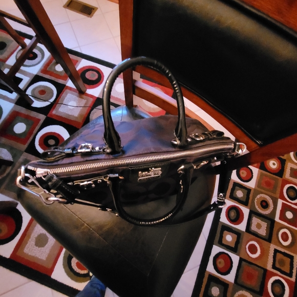 Coach - Picture 3 of 7